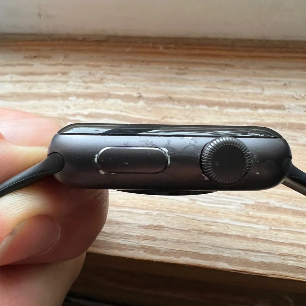 Apple Watch Series 2 42mm Space Grey Aluminum Original Packaging and Acessories - Picture 7 of 7